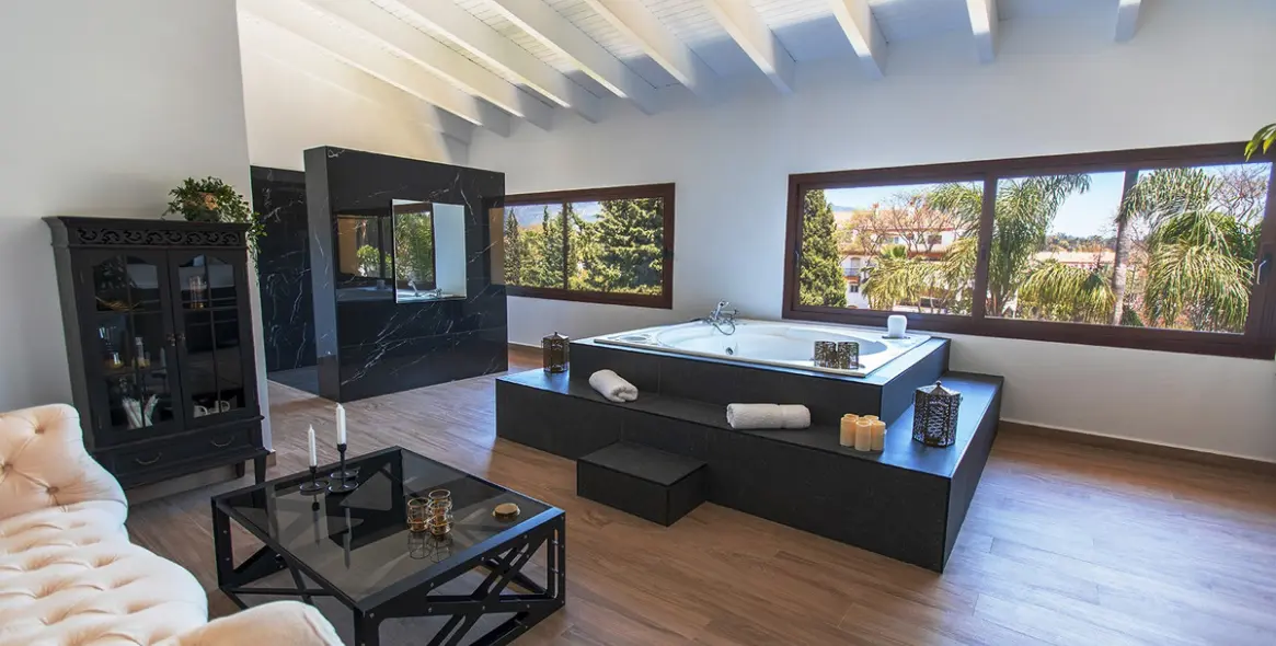 Venta de villa independiente en Nueva Andalucía 28