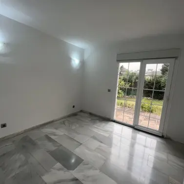 Venta de villa independiente en Nueva Andalucía