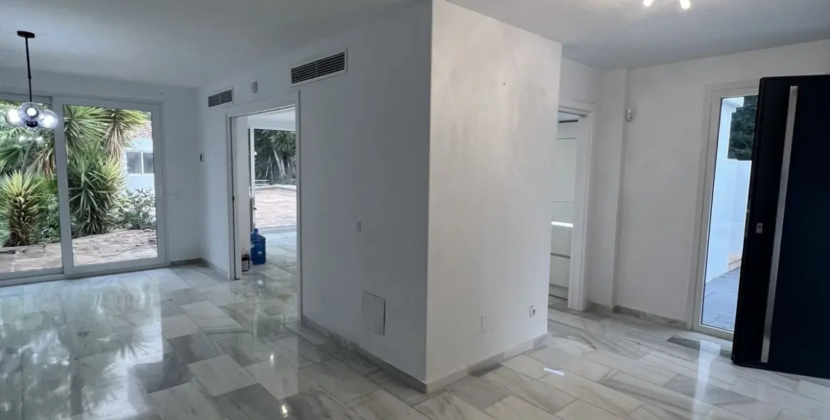 Venta de villa independiente en Nueva Andalucía 20