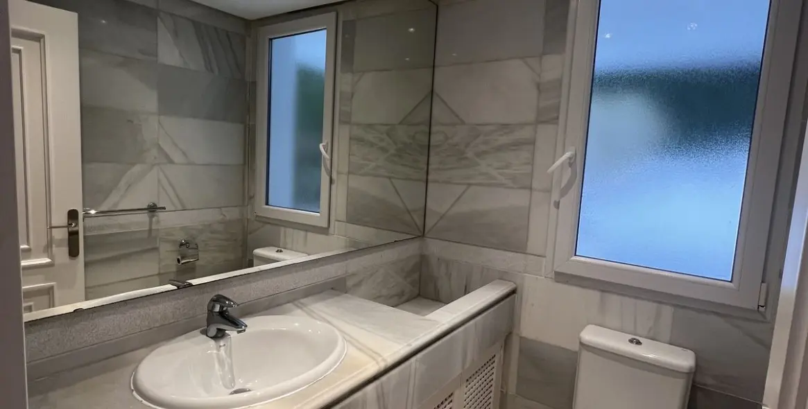 Venta de villa independiente en Nueva Andalucía 22