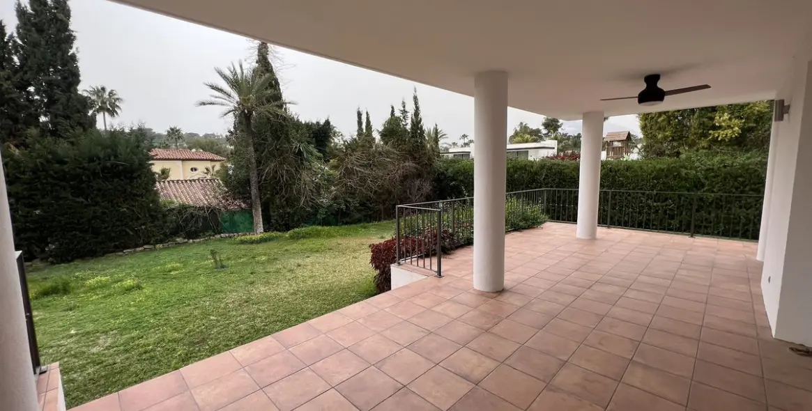 Venta de villa independiente en Nueva Andalucía 50