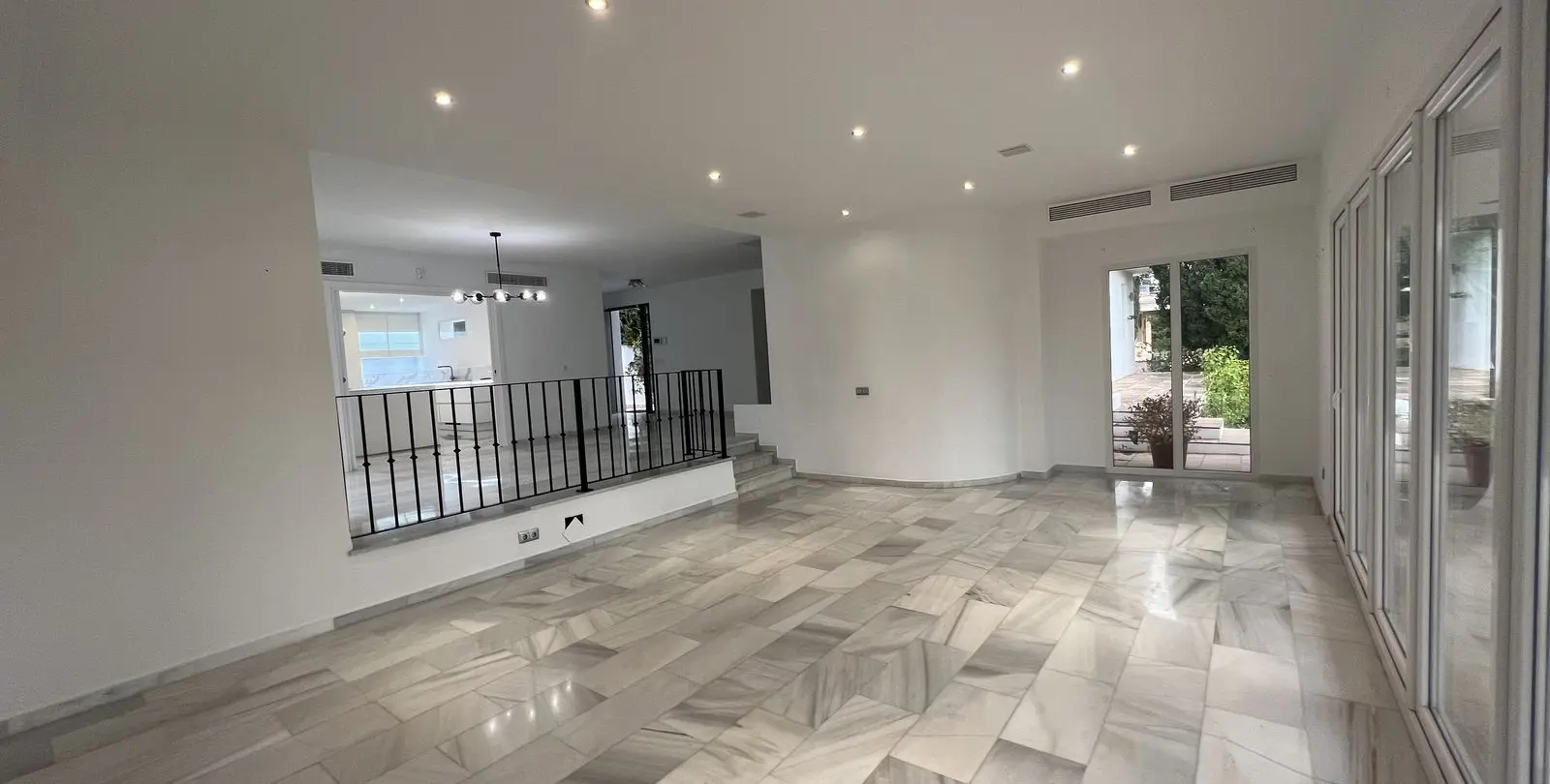 Venta de villa independiente en Nueva Andalucía 2