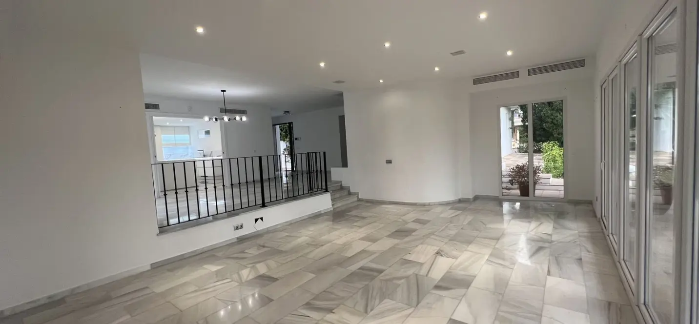 Sale of detached villa in Nueva Andalucía 1