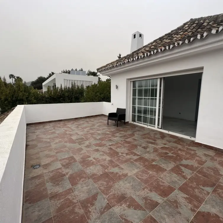 Sale of detached villa in Nueva Andalucía