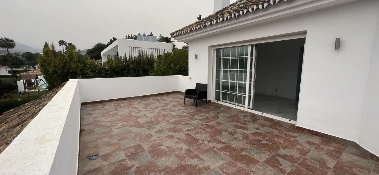 Sale of detached villa in Nueva Andalucía 4