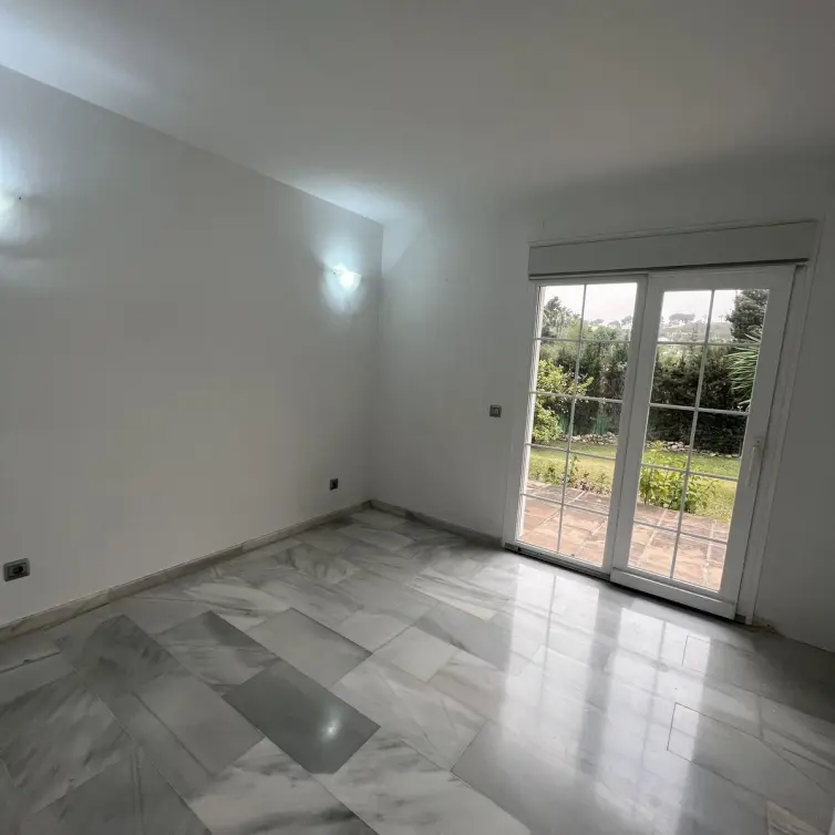 Sale of detached villa in Nueva Andalucía