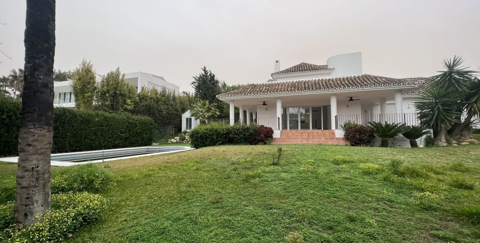 Venta de villa independiente en Nueva Andalucía 13