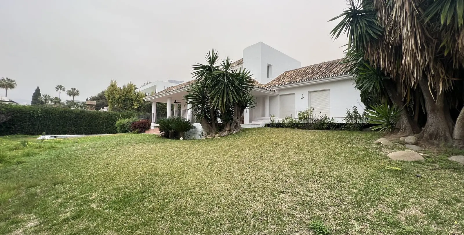Venta de villa independiente en Nueva Andalucía 14