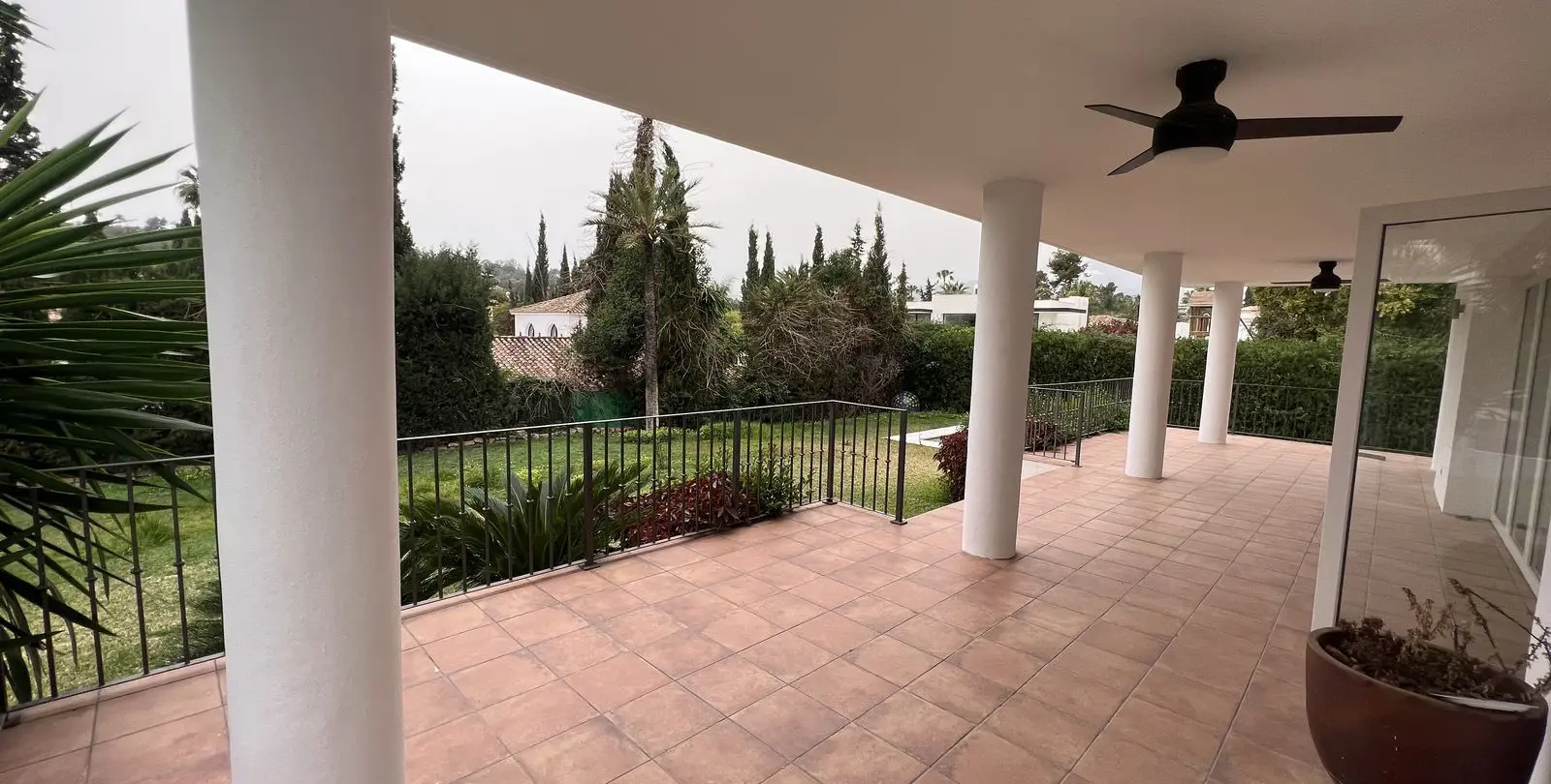 Venta de villa independiente en Nueva Andalucía 15