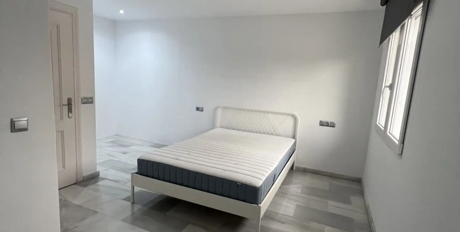 Venta de villa independiente en Nueva Andalucía 28