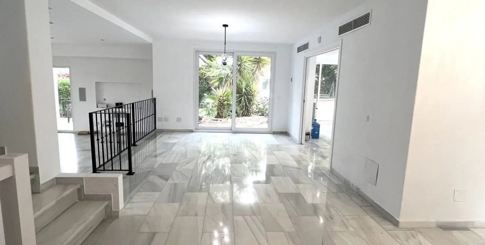 Venta de villa independiente en Nueva Andalucía 30