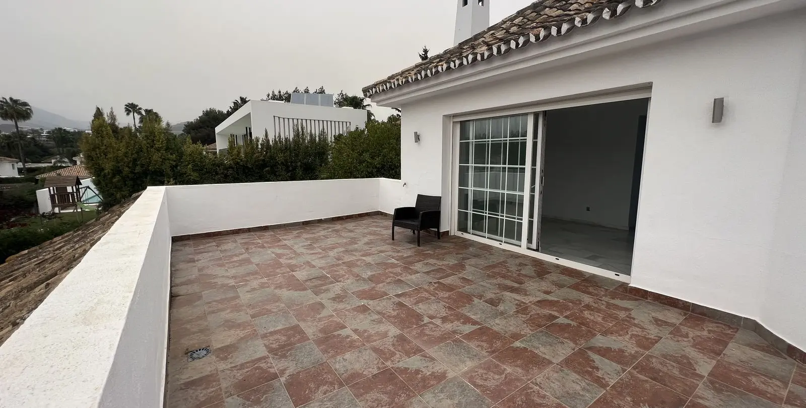 Venta de villa independiente en Nueva Andalucía 37