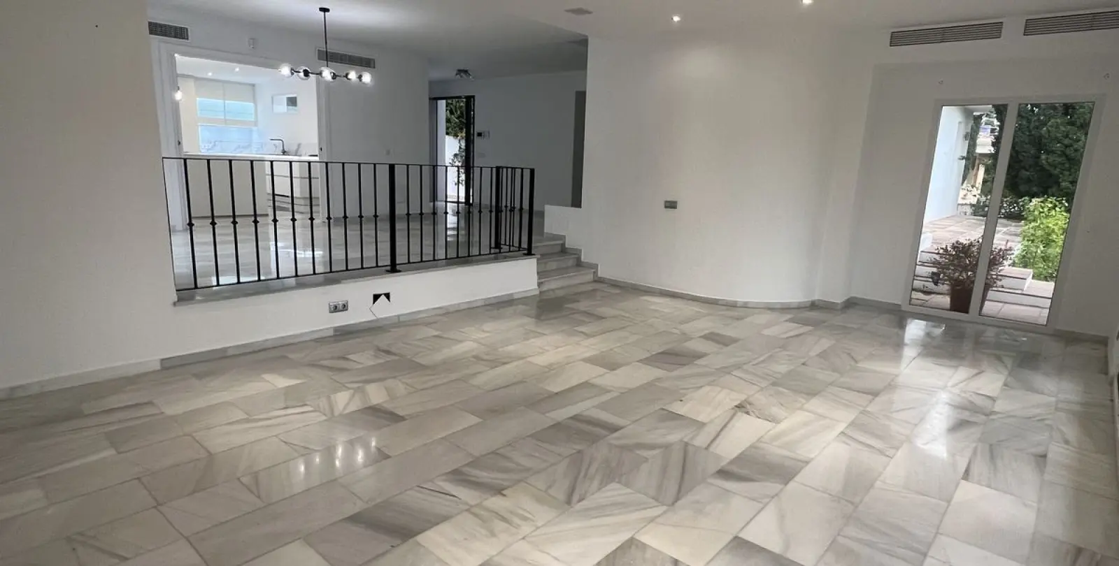 Venta de villa independiente en Nueva Andalucía 43