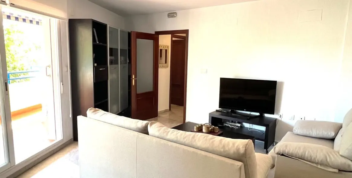 Alquiler a largo plazo de apartamento en planta media en Marbella 2