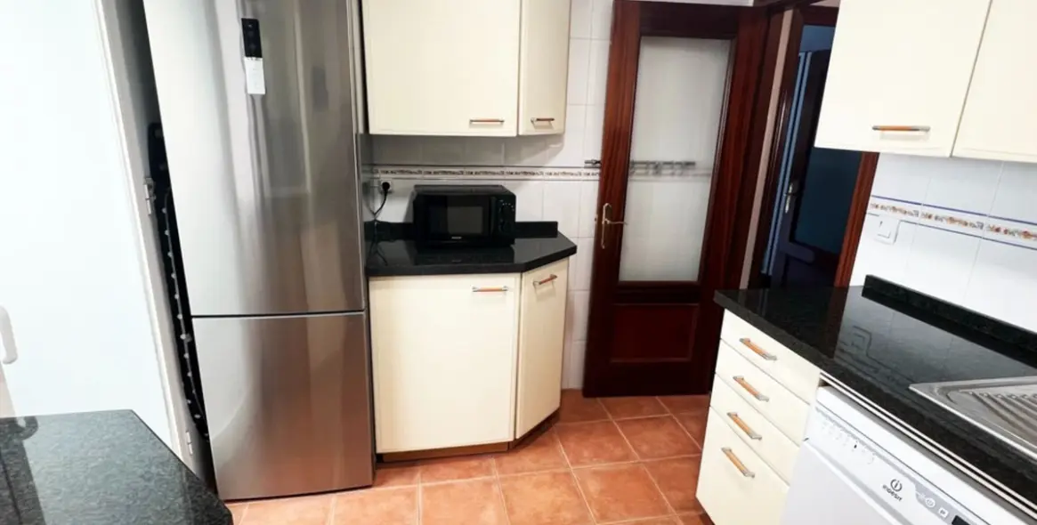 Alquiler a largo plazo de apartamento en planta media en Marbella 4