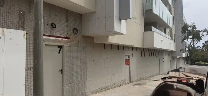 Alquiler a largo plazo de local comercial en San Pedro de Alcántara 0