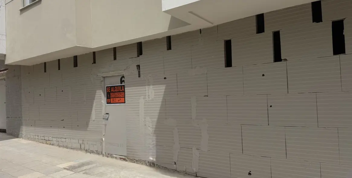 Alquiler a largo plazo de local comercial en San Pedro de Alcántara 2