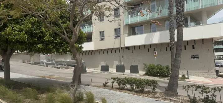 Alquiler a largo plazo de local comercial en San Pedro de Alcántara 2