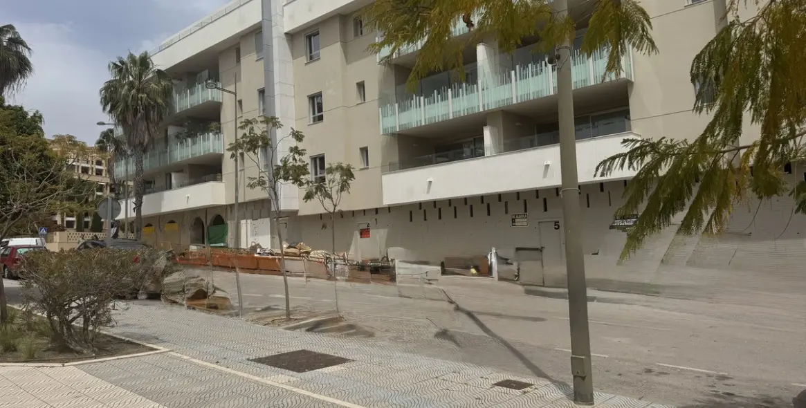 Alquiler a largo plazo de local comercial en San Pedro de Alcántara 4