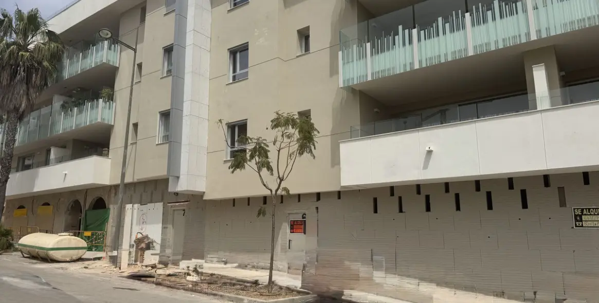 Alquiler a largo plazo de local comercial en San Pedro de Alcántara 5