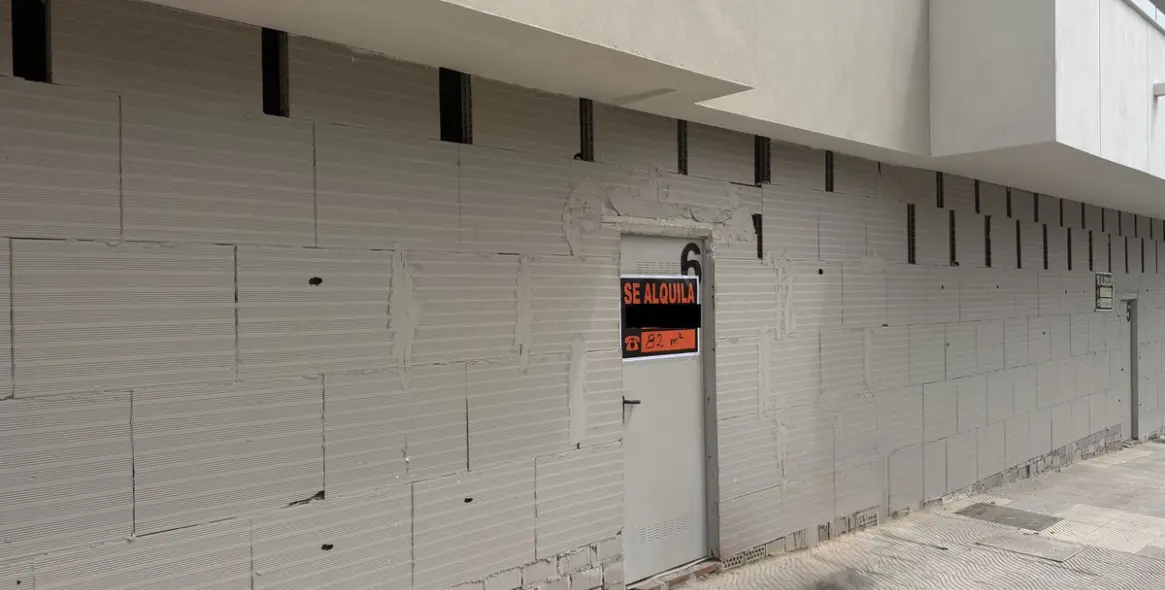 Alquiler a largo plazo de local comercial en San Pedro de Alcántara 6