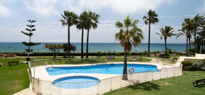 Venta de apartamento en planta media en La Cala de Mijas 0