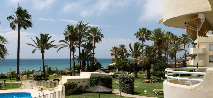 Venta de apartamento en planta media en La Cala de Mijas 1