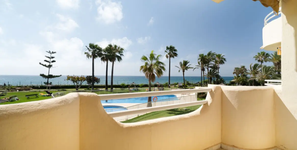 Venta de apartamento en planta media en La Cala de Mijas 3