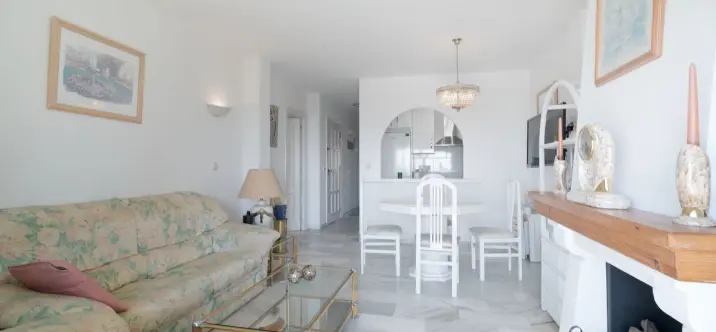 Venta de apartamento en planta media en La Cala de Mijas 3