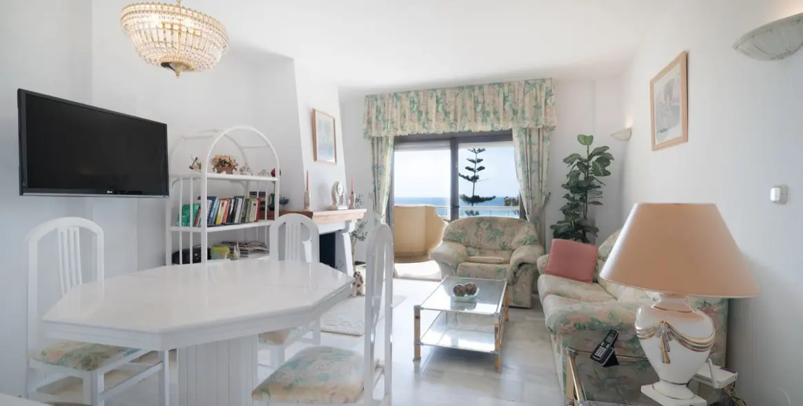 Venta de apartamento en planta media en La Cala de Mijas 5