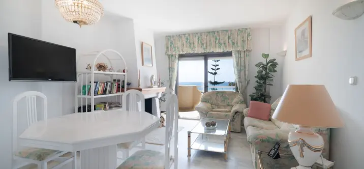 Venta de apartamento en planta media en La Cala de Mijas 4