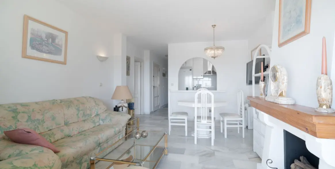 Venta de apartamento en planta media en La Cala de Mijas 6