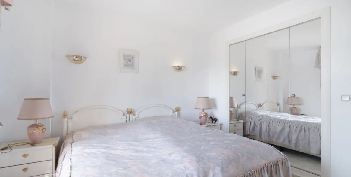 Venta de apartamento en planta media en La Cala de Mijas 10