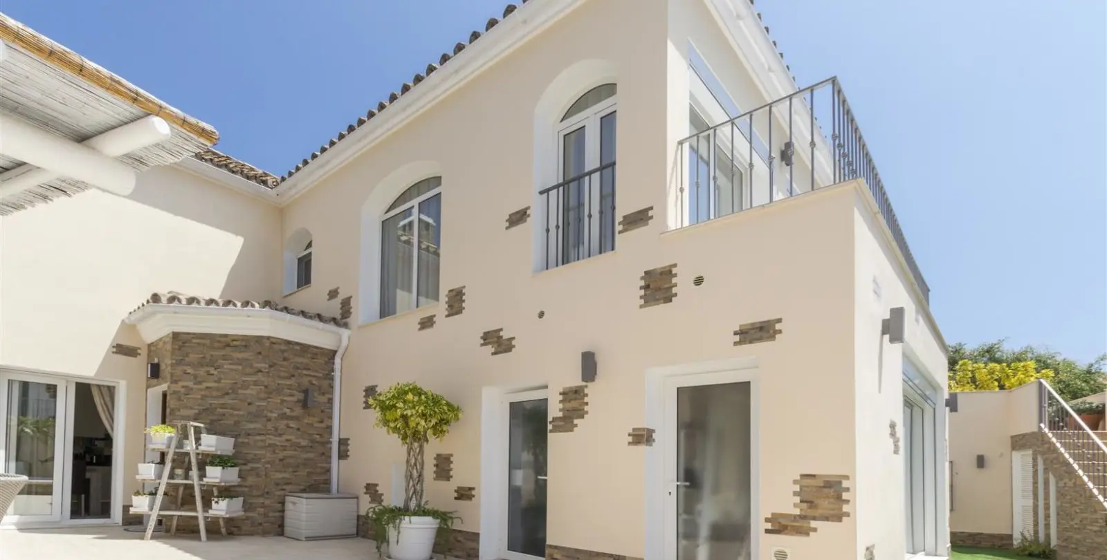 Venta de villa independiente en San Pedro de Alcántara 1