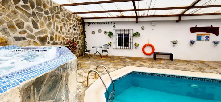 Venta de villa independiente en Sayalonga 1
