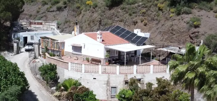 Venta de villa independiente en Sayalonga 2
