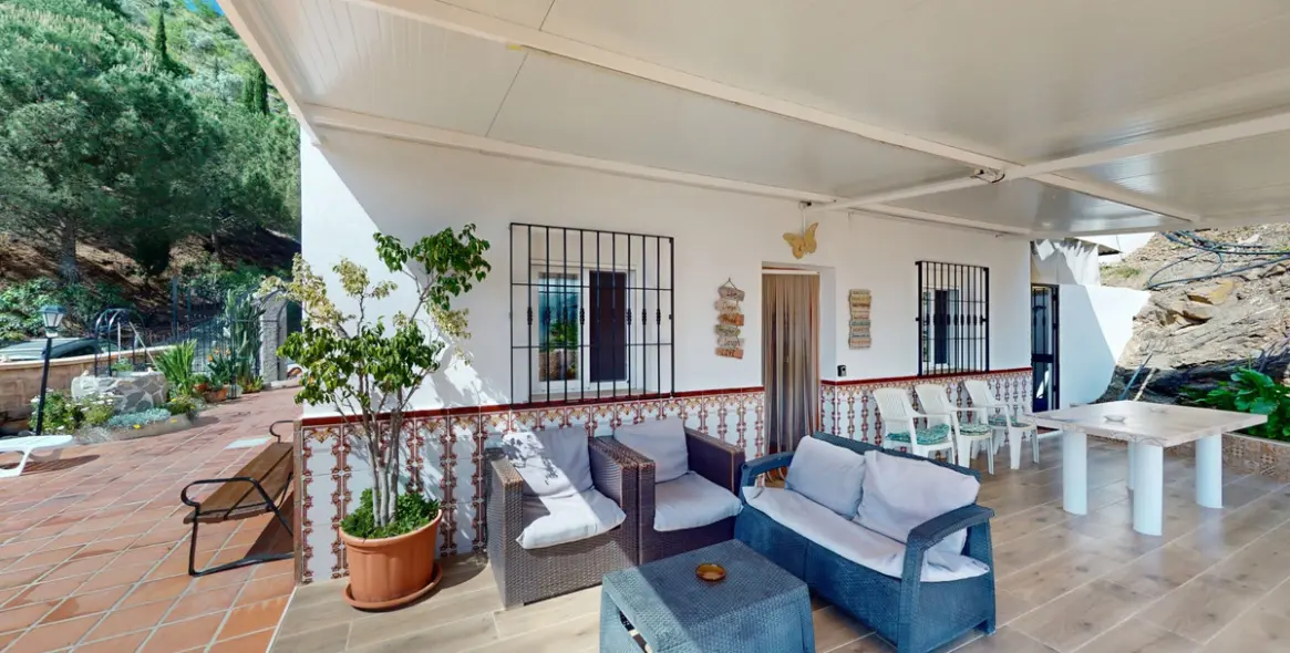 Venta de villa independiente en Sayalonga 4