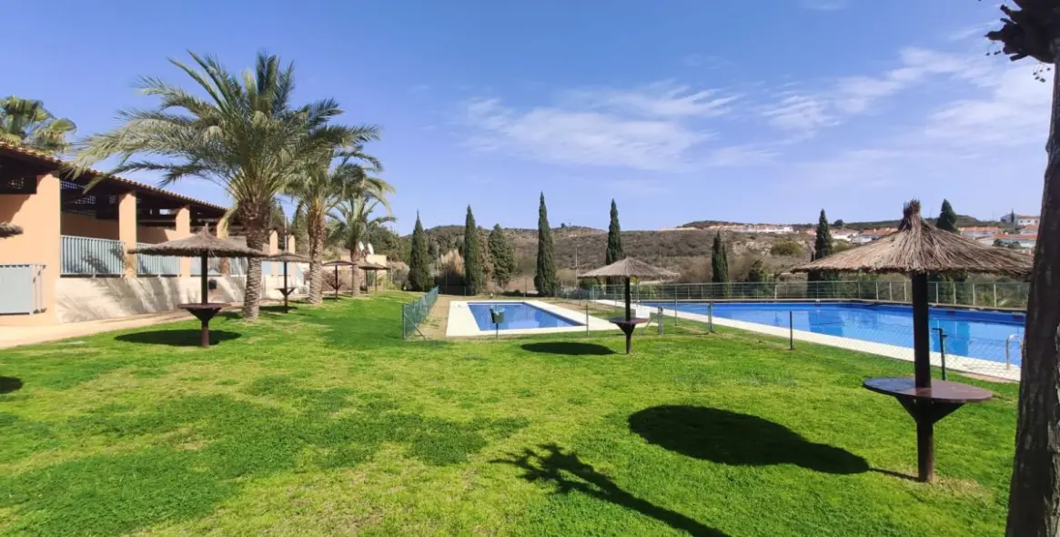 Venta de casa pareada en Las Lagunas 1