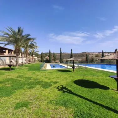 Venta de casa pareada en Las Lagunas