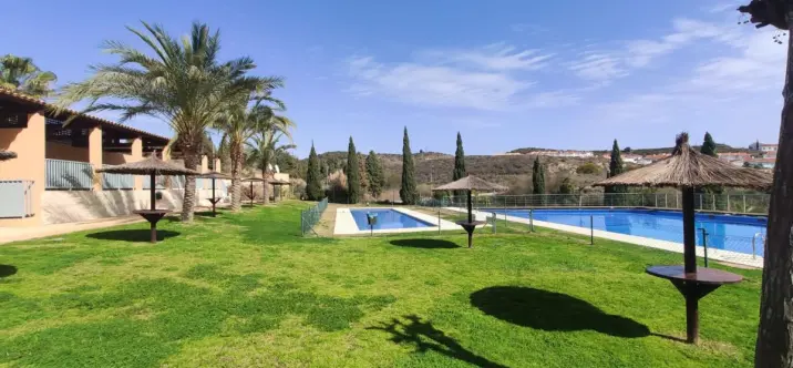 Venta de casa pareada en Las Lagunas 0