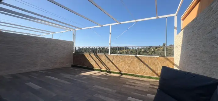 Venta de casa pareada en Las Lagunas 2