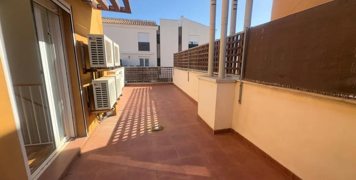 Venta de casa pareada en Las Lagunas 4