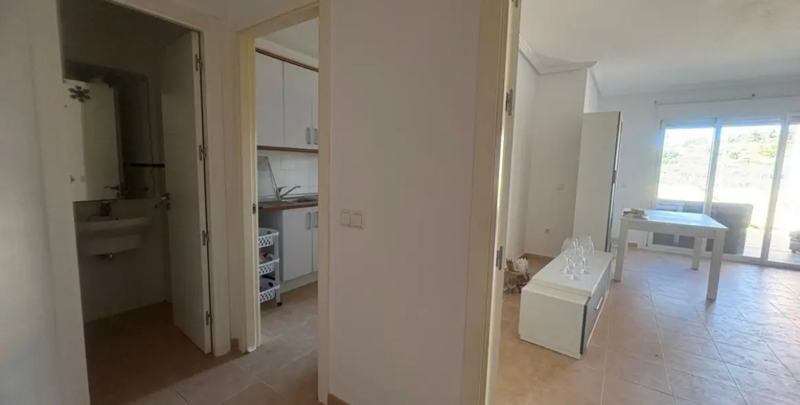 Venta de casa pareada en Las Lagunas 6