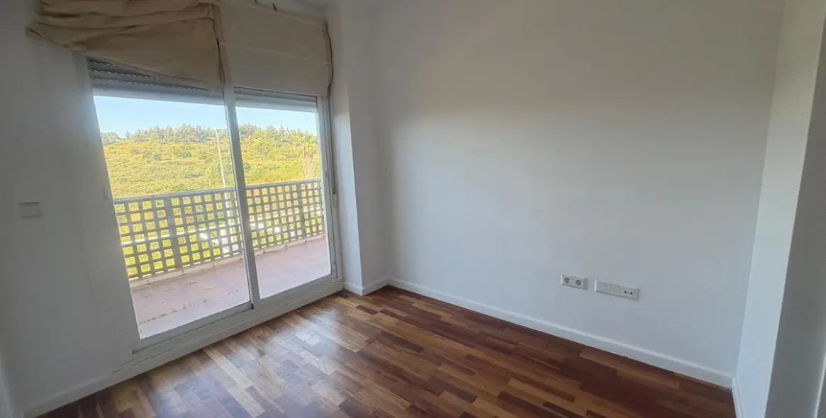Venta de casa pareada en Las Lagunas 8