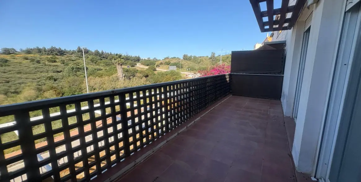 Venta de casa pareada en Las Lagunas 10