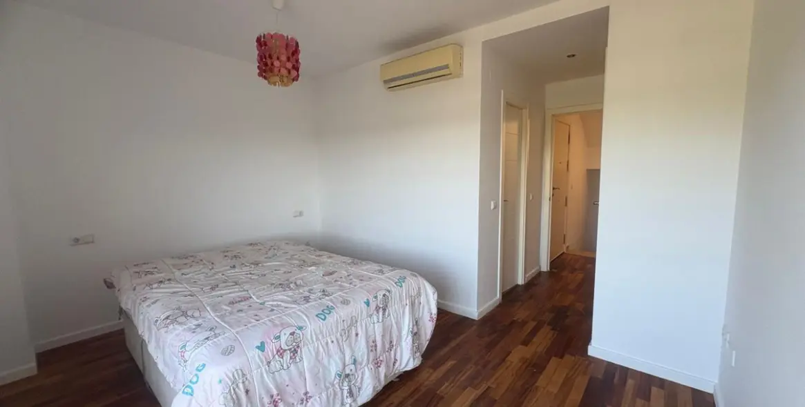 Venta de casa pareada en Las Lagunas 11