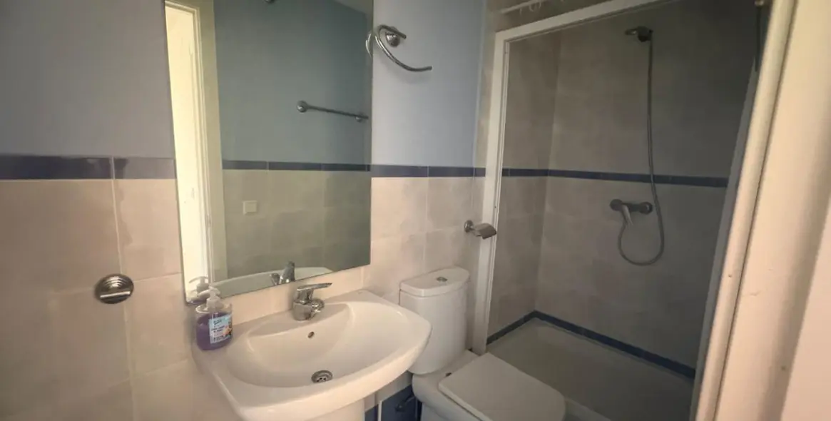 Venta de casa pareada en Las Lagunas 14