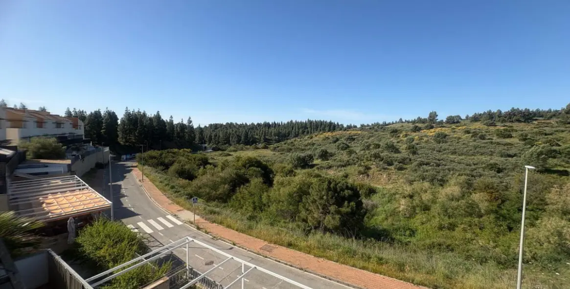 Venta de casa pareada en Las Lagunas 15