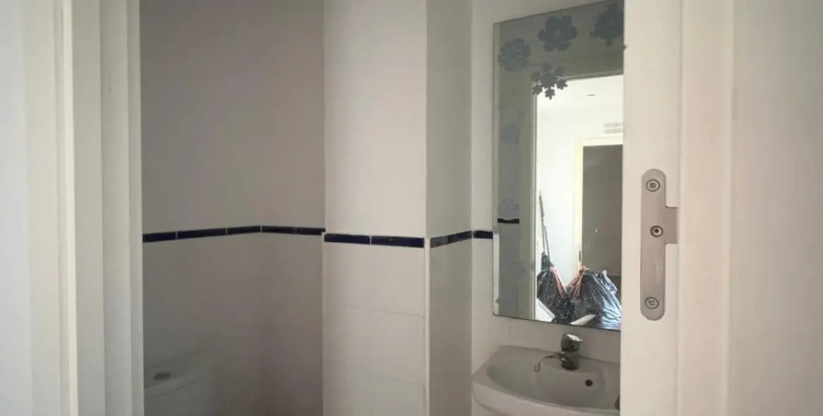 Venta de casa pareada en Las Lagunas 22