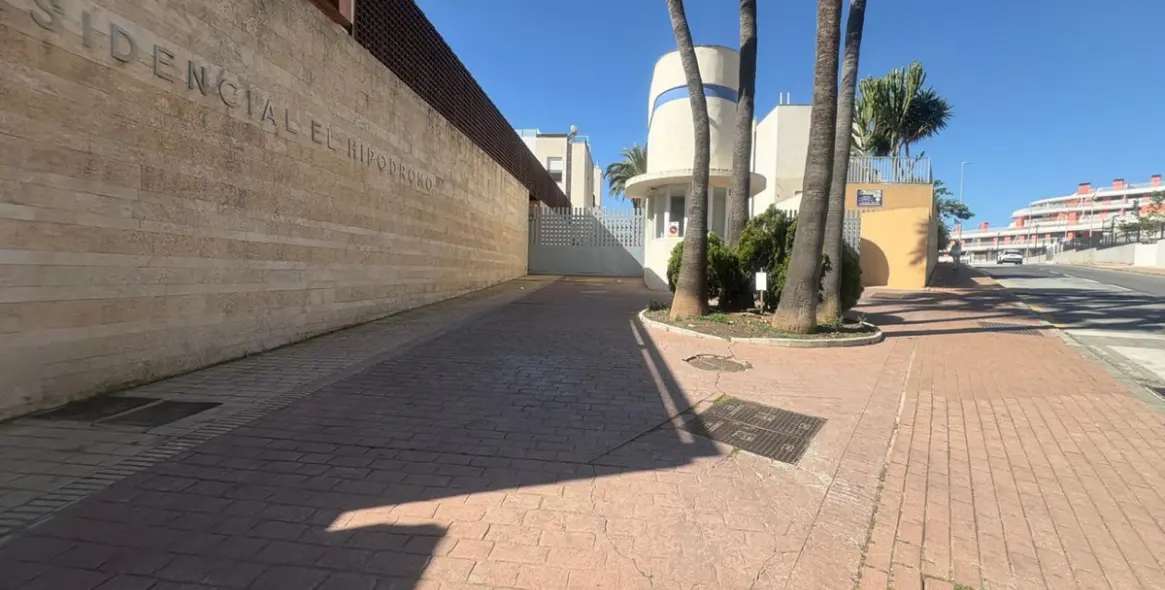 Venta de casa pareada en Las Lagunas 26